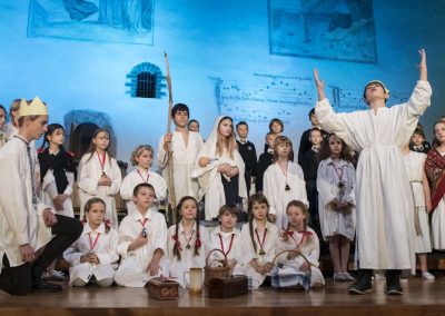 Adventní koncert Pueri gaudentes 9.12.2019 - Betlémská kaple. Pohled na žáky literárně-dramatického oboru.