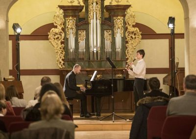 Dechový koncert, Profesní dům MFF, 27.2.2023, žák hrající na fagot a pan učitel doprovázející na klavír