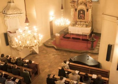 Varhanní koncert, kostel sv. Michala, 26.4.2023, pohled na lidi v kostele