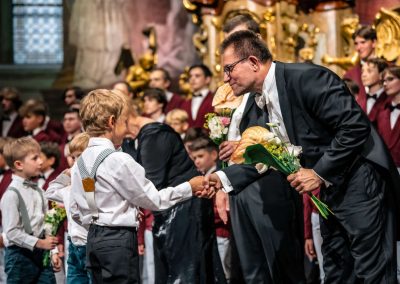 Závěrečný koncert Pueri gaudentes, kostel sv. Šimona a Judy, 19.6.2023, sbormistr a žáci